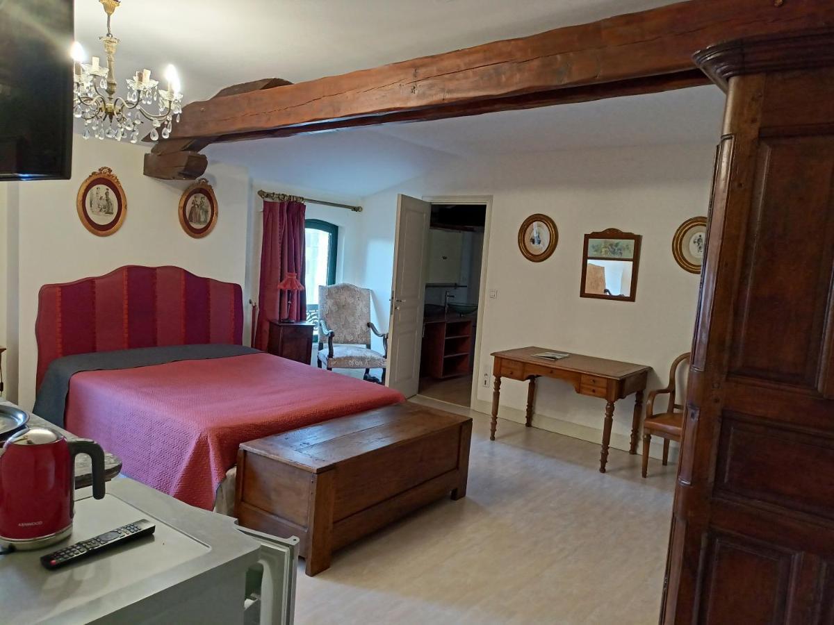 Au Fond De La Cour Bed & Breakfast Veyre-Monton Екстериор снимка