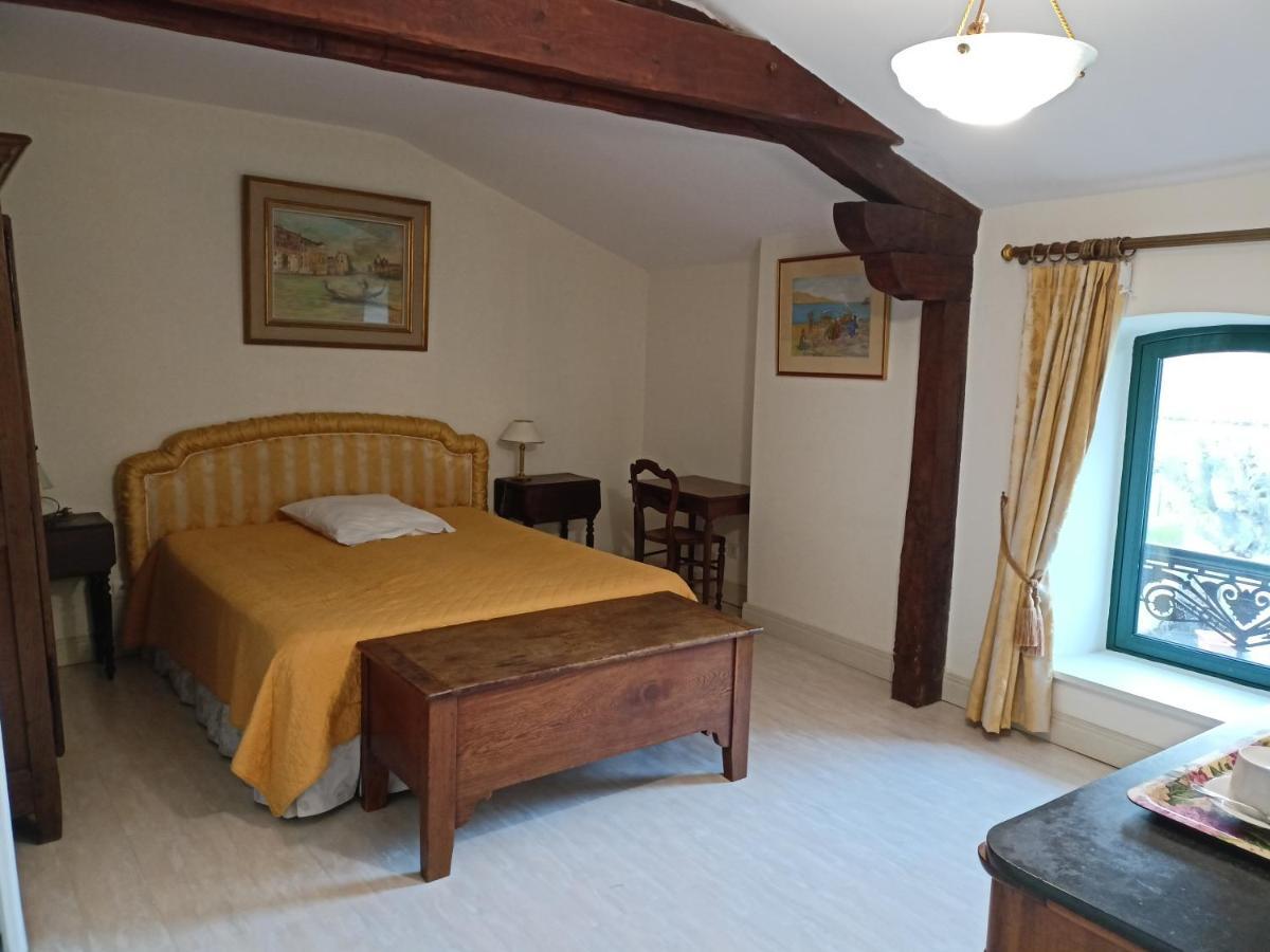 Au Fond De La Cour Bed & Breakfast Veyre-Monton Екстериор снимка