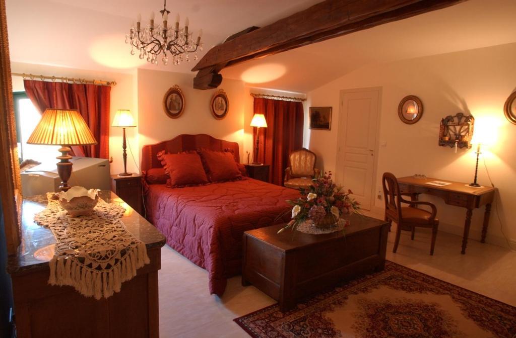 Au Fond De La Cour Bed & Breakfast Veyre-Monton Стая снимка