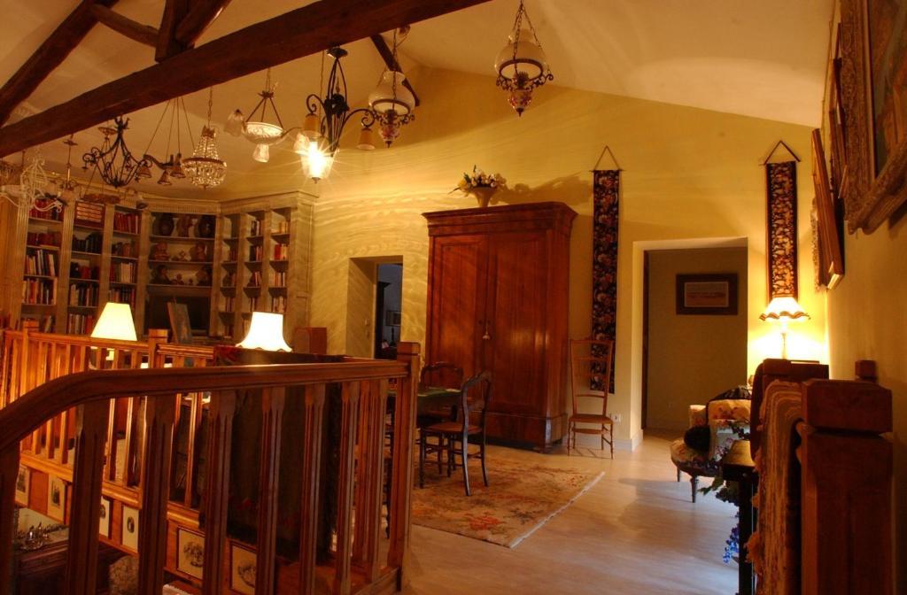 Au Fond De La Cour Bed & Breakfast Veyre-Monton Екстериор снимка